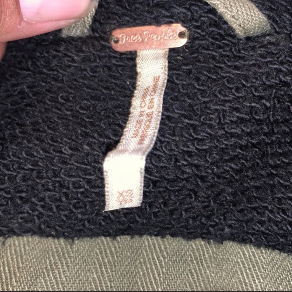 💚 Free People Slouchy Utility Jacket. Army Green w/ Black Accents & hood. XS 💚 - Picture 9 of 15